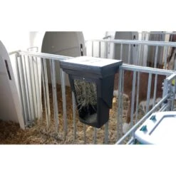 KERBL Combi-voederbox Klein -Easyfix Winkel Application20shot2 N0050BBMM02 X X 1502384 750x750 1666171616880